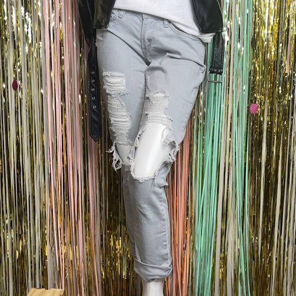 Levi’s Ripped Jeans - Picture 2 of 4